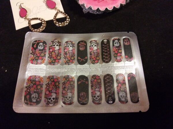 Glitter Skulls – Nail Polish Strips