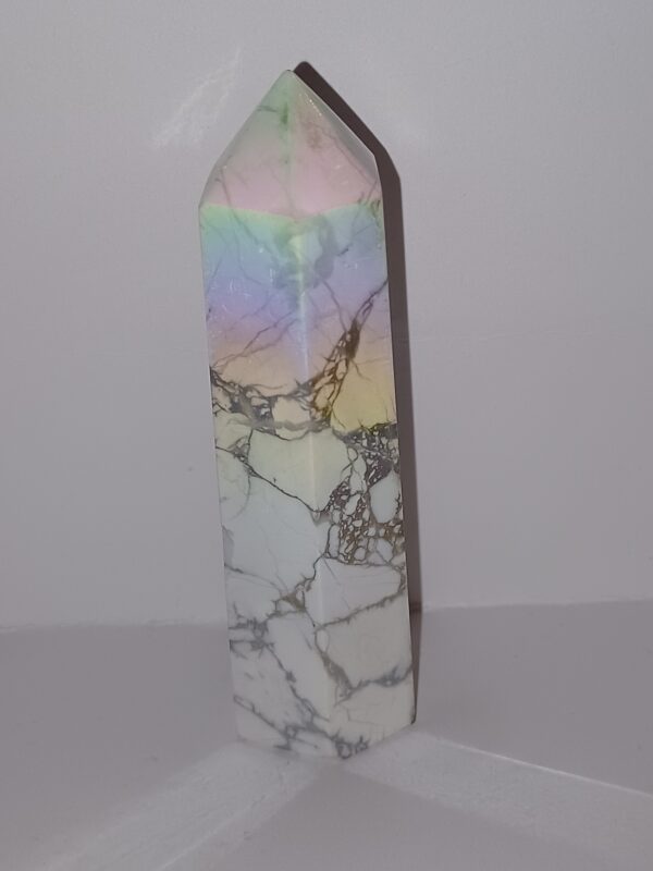 Aura Howlite Point