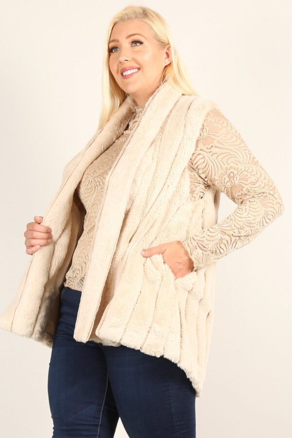 Blush Plus Size Faux Fur Vest Jacket - Image 3