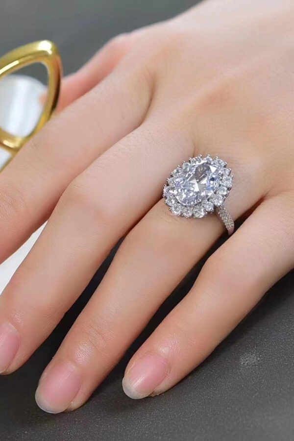 Stunning 8 Carat Oval Moissanite Ring - Image 4
